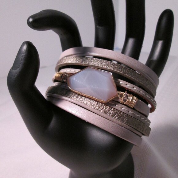 Abelia Leather & Stone Bracelet by Saachi NEW - Picture 3 of 8